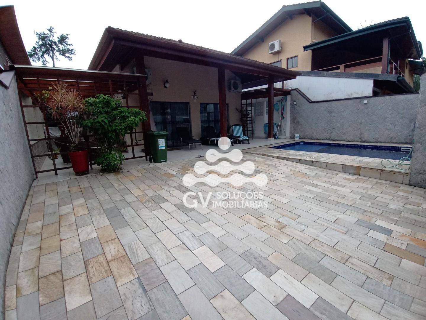 Casa de Condomínio à venda com 4 quartos, 138m² - Foto 1