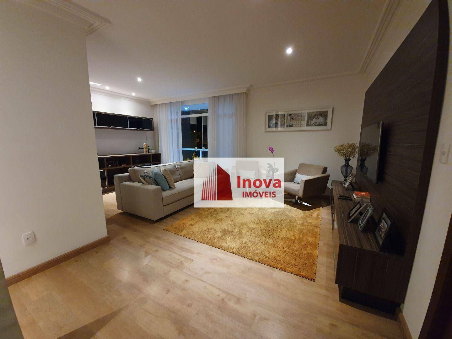 Apartamento à venda com 3 quartos, 140m² - Foto 2