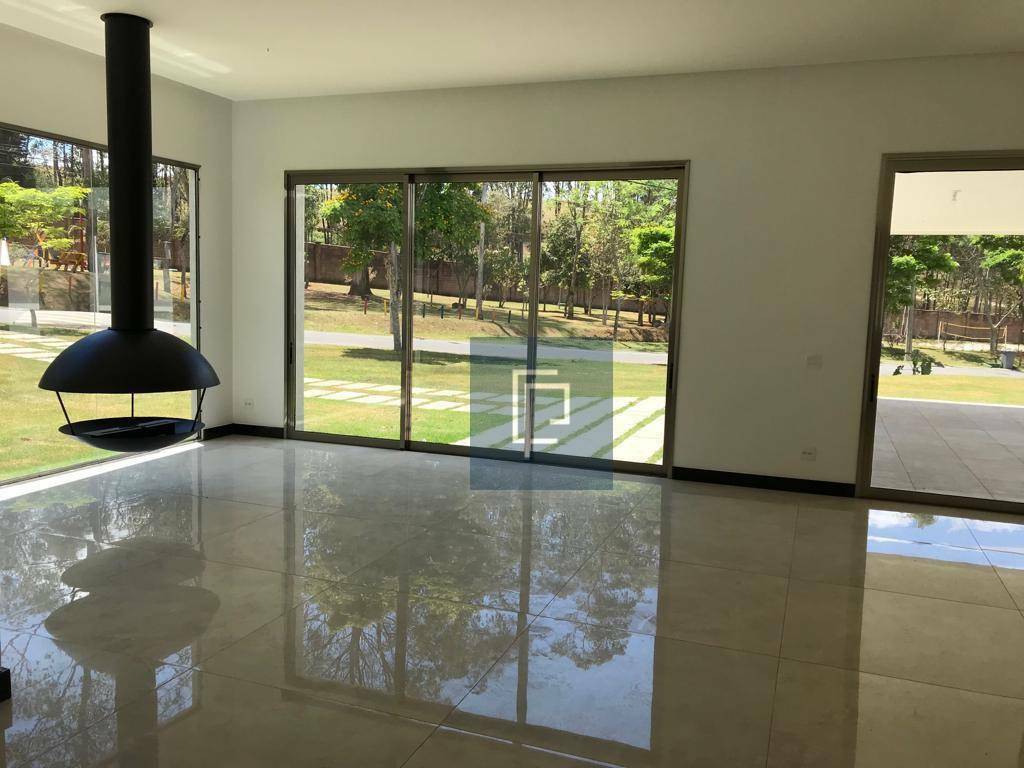 Casa à venda com 3 quartos, 245m² - Foto 2