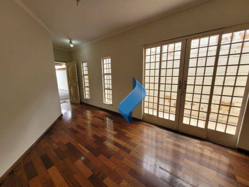 Casa para alugar com 6 quartos, 262m² - Foto 8