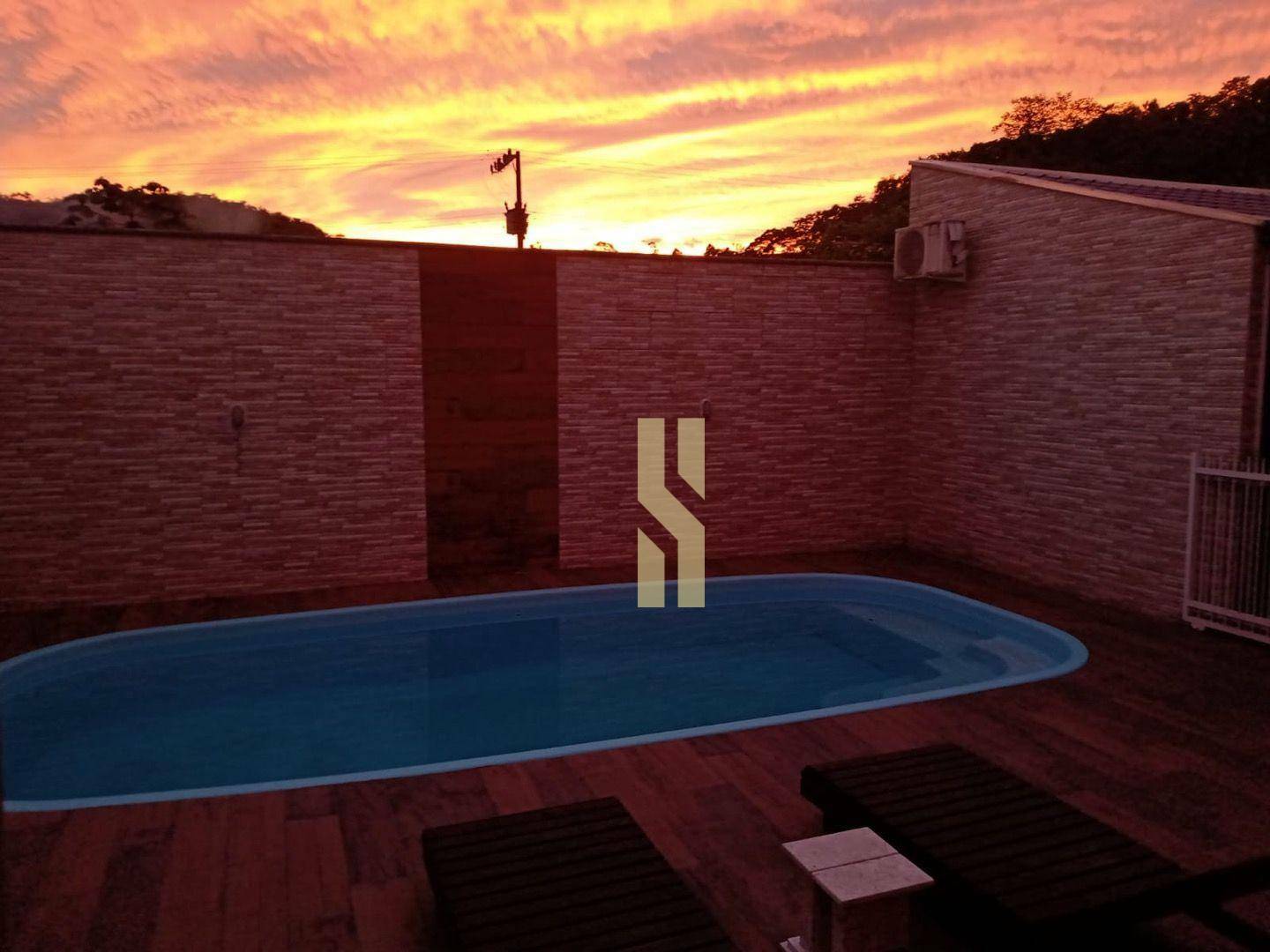 Casa à venda com 3 quartos, 260m² - Foto 1