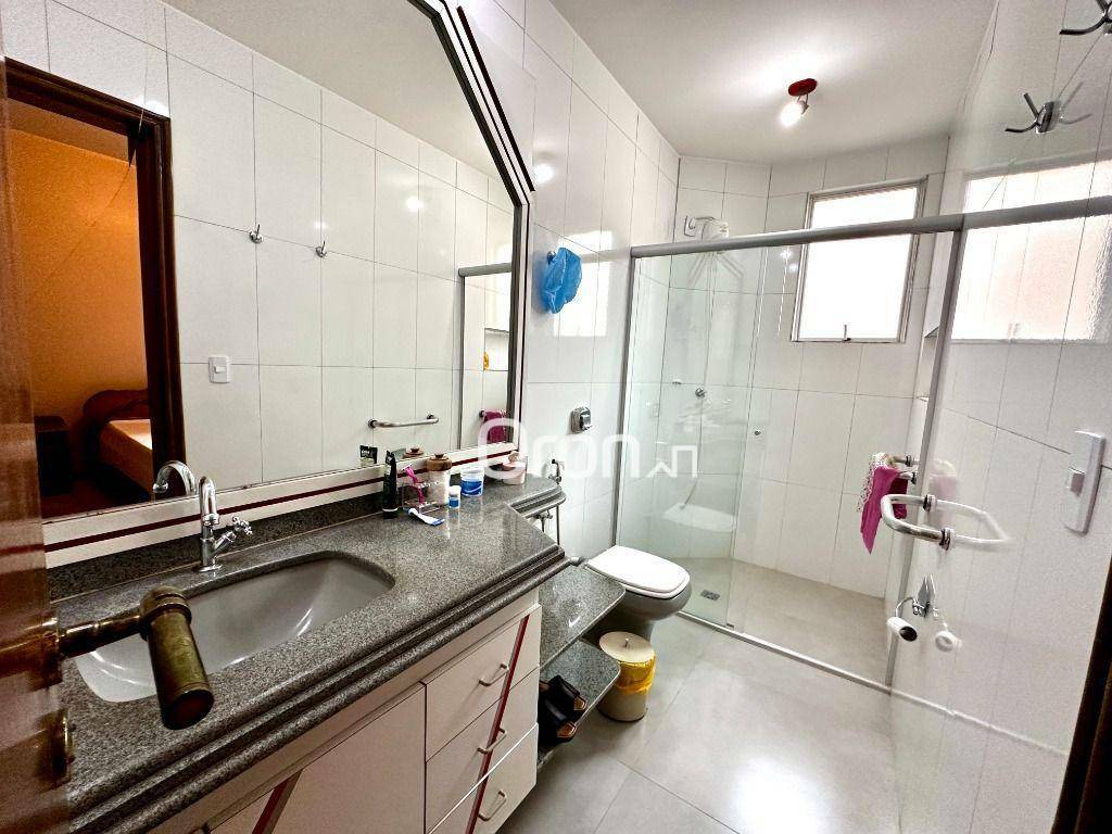 Apartamento à venda com 4 quartos, 240m² - Foto 18