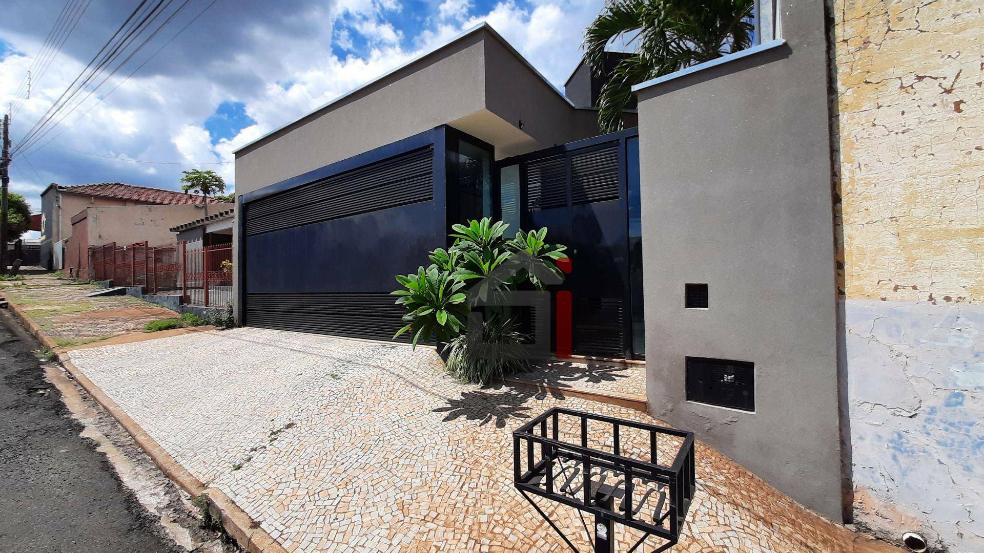 Casa à venda com 3 quartos, 253m² - Foto 4