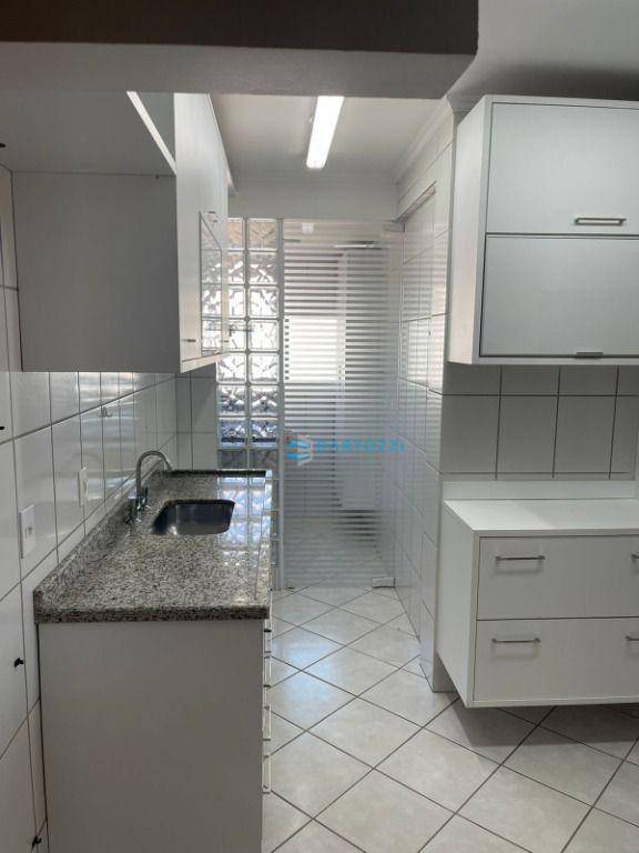 Apartamento à venda com 2 quartos, 70m² - Foto 3