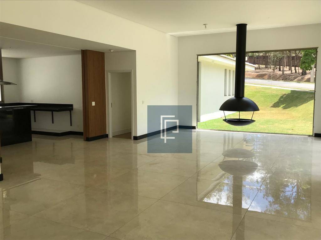 Casa à venda com 3 quartos, 245m² - Foto 4