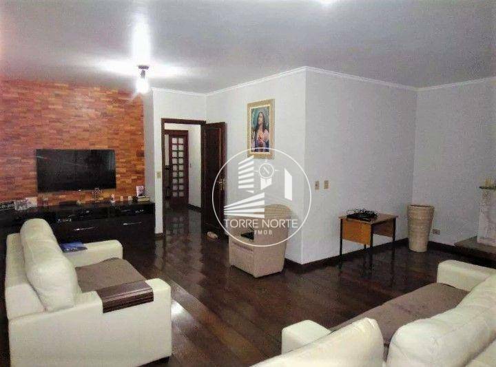 Casa à venda com 4 quartos, 240m² - Foto 2