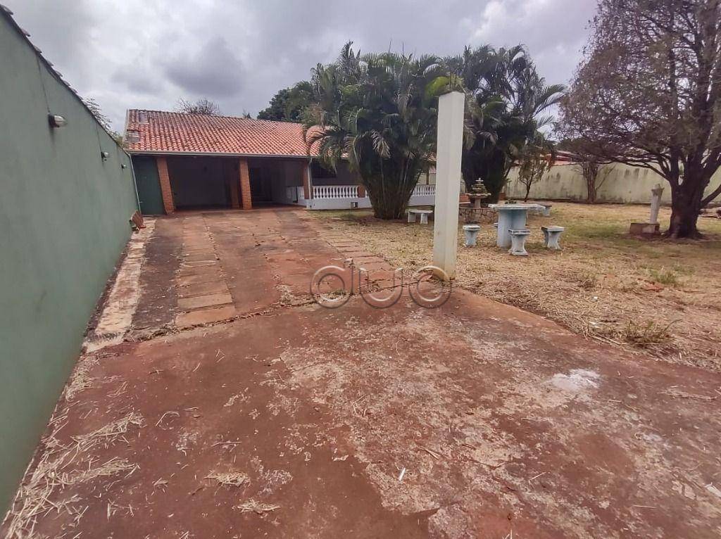 Chácara à venda com 3 quartos, 230m² - Foto 1