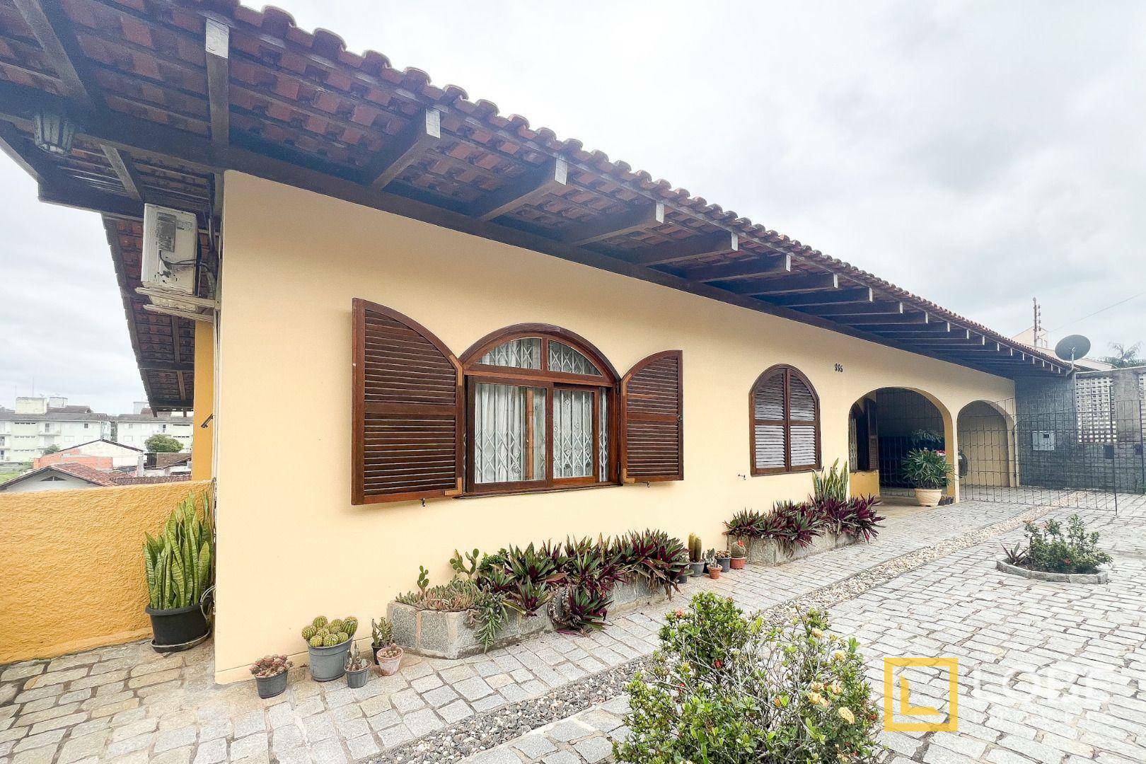 Casa à venda com 3 quartos, 310m² - Foto 2