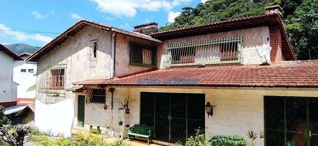 Casa à venda com 8 quartos, 450m² - Foto 1