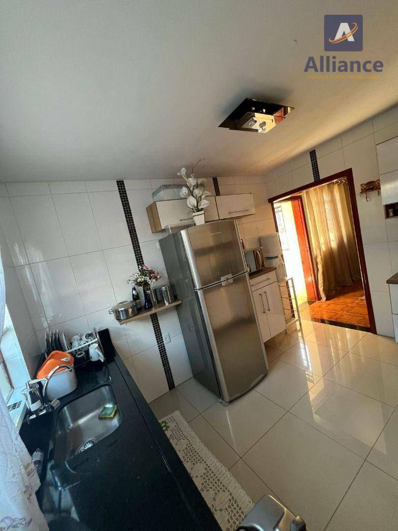 Casa à venda com 3 quartos, 250m² - Foto 10
