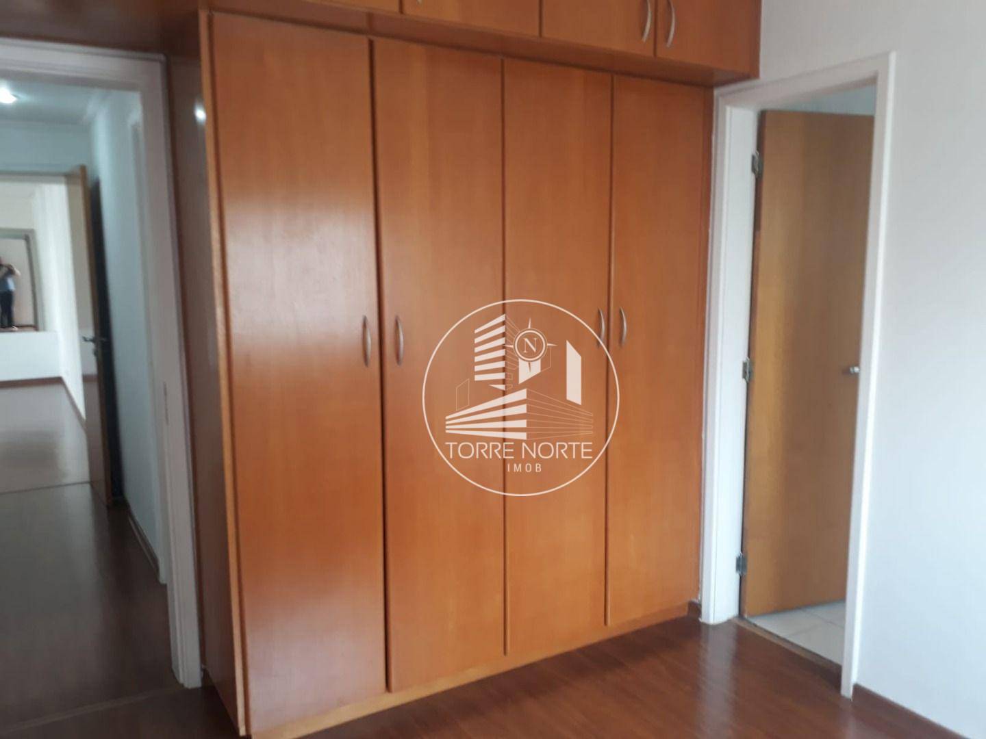 Apartamento para alugar com 4 quartos, 143m² - Foto 10