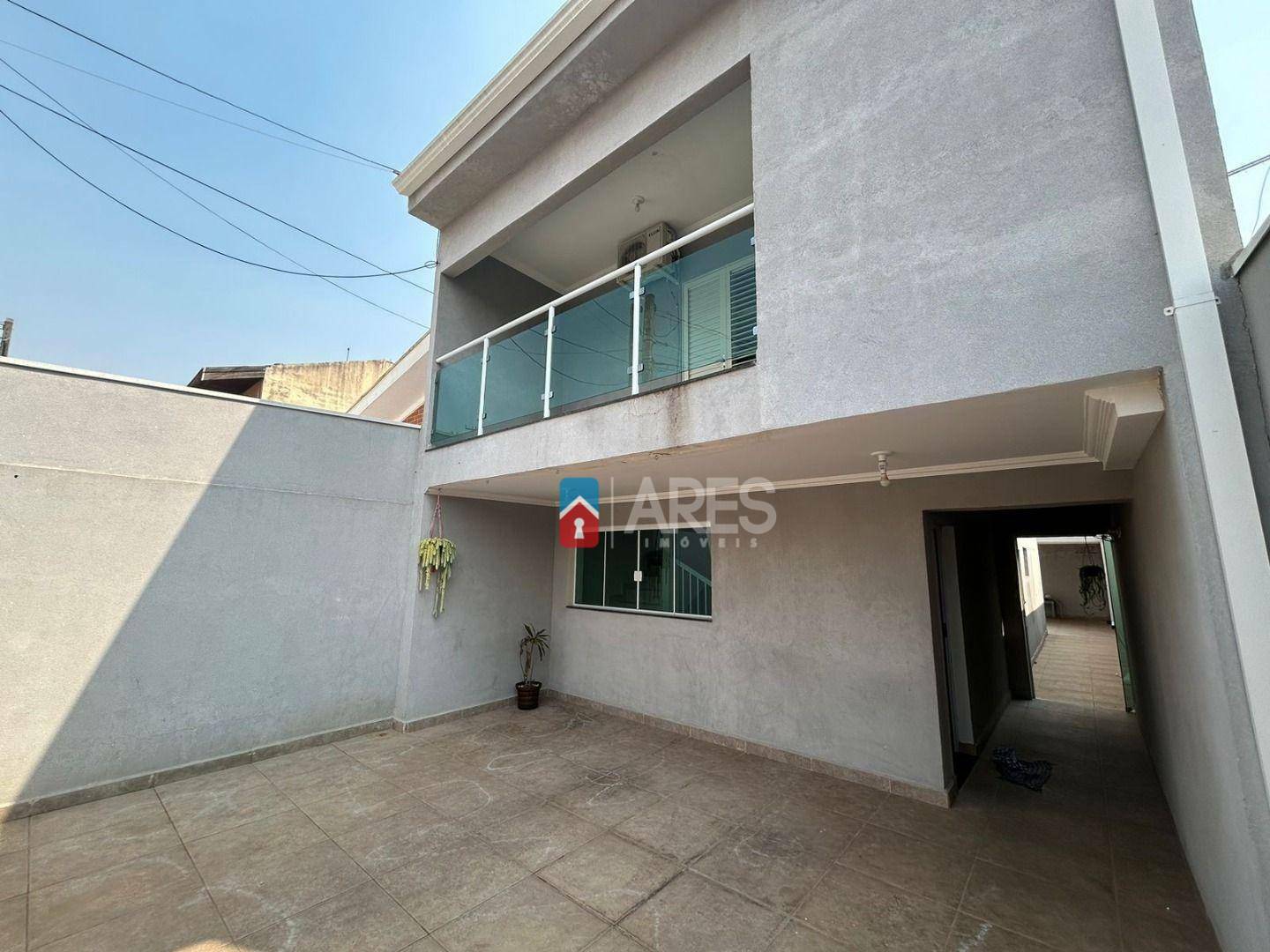 Casa à venda com 4 quartos, 154m² - Foto 1