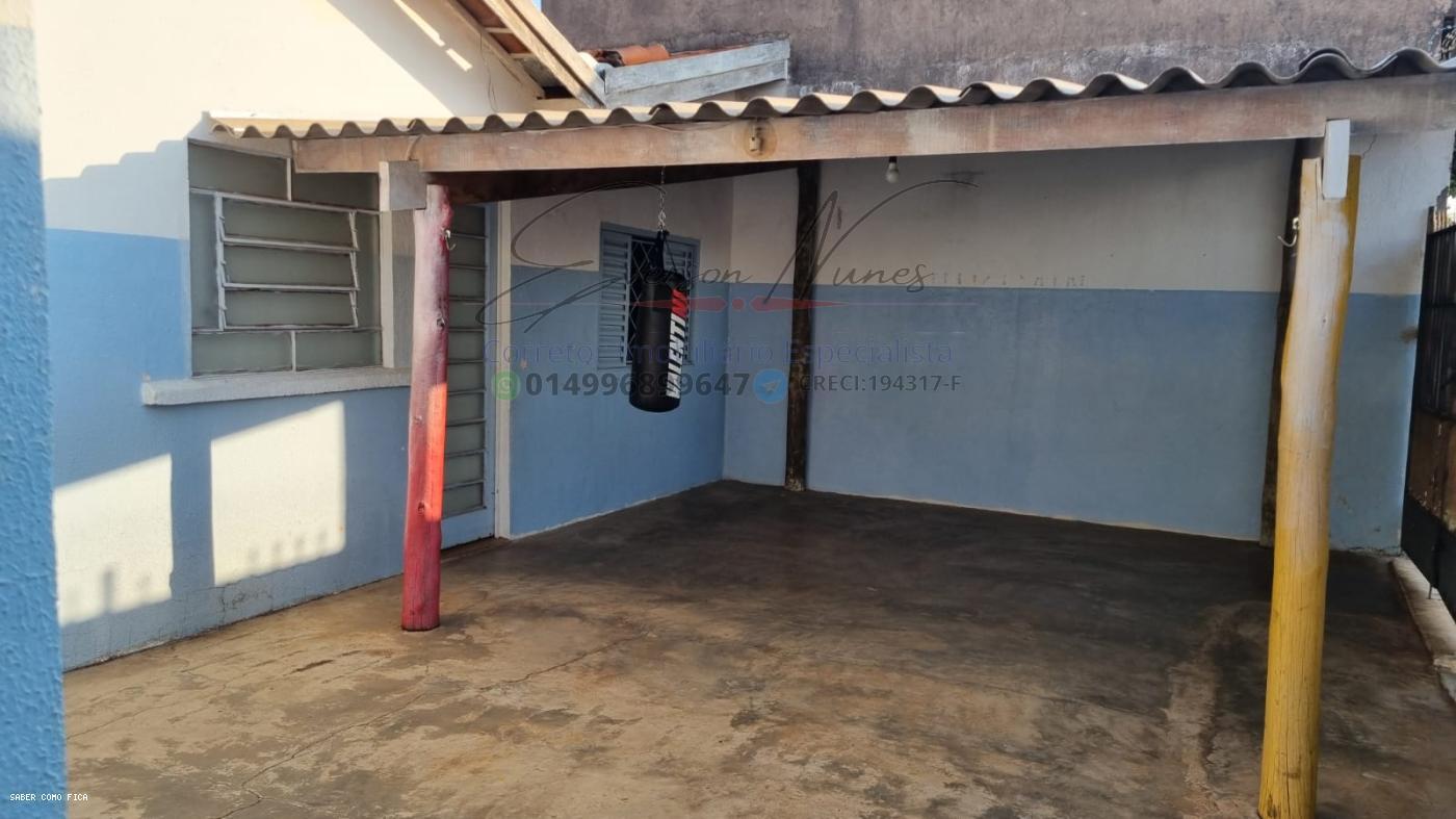 Casa à venda com 3 quartos, 200m² - Foto 1