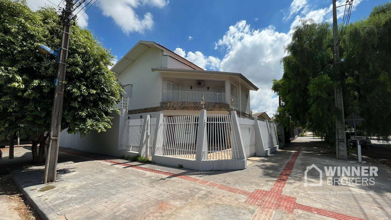 Sobrado à venda com 3 quartos, 244m² - Foto 1