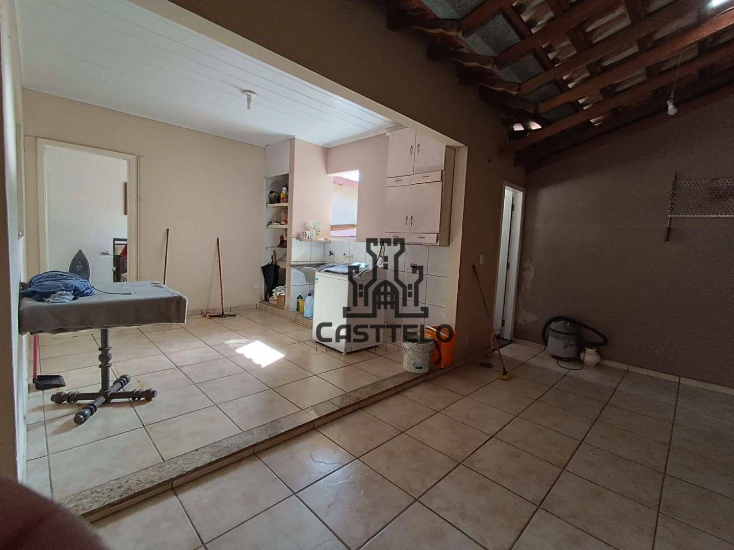 Casa à venda com 3 quartos, 180m² - Foto 1