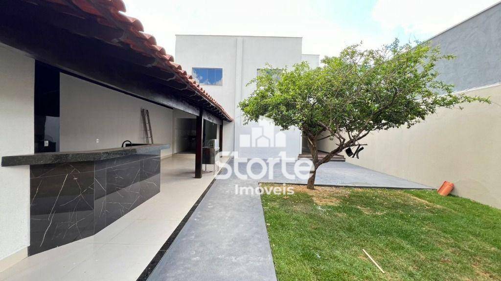 Casa à venda com 4 quartos, 255m² - Foto 3