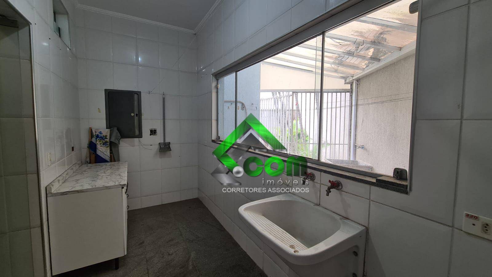 Casa para alugar com 3 quartos, 263m² - Foto 4