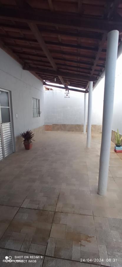 Casa para alugar com 3 quartos, 250m² - Foto 1