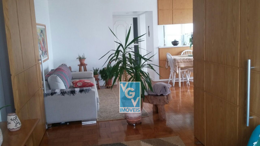 Apartamento à venda com 2 quartos, 70m² - Foto 3