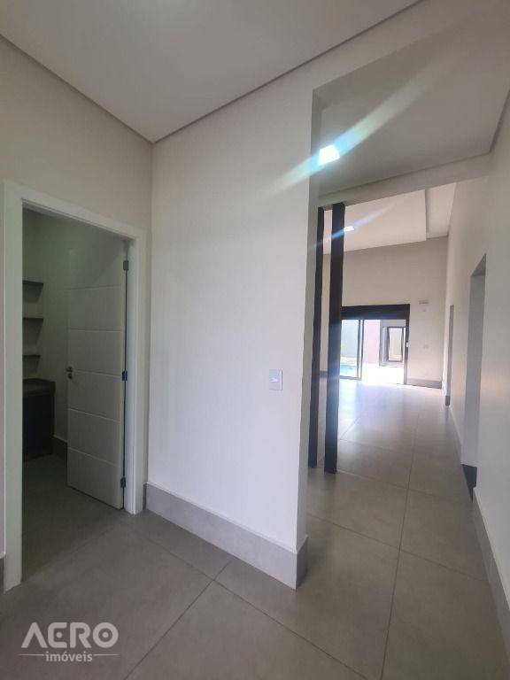 Casa de Condomínio à venda com 3 quartos, 219m² - Foto 4