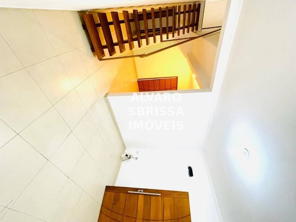 Casa à venda com 2 quartos, 130m² - Foto 13