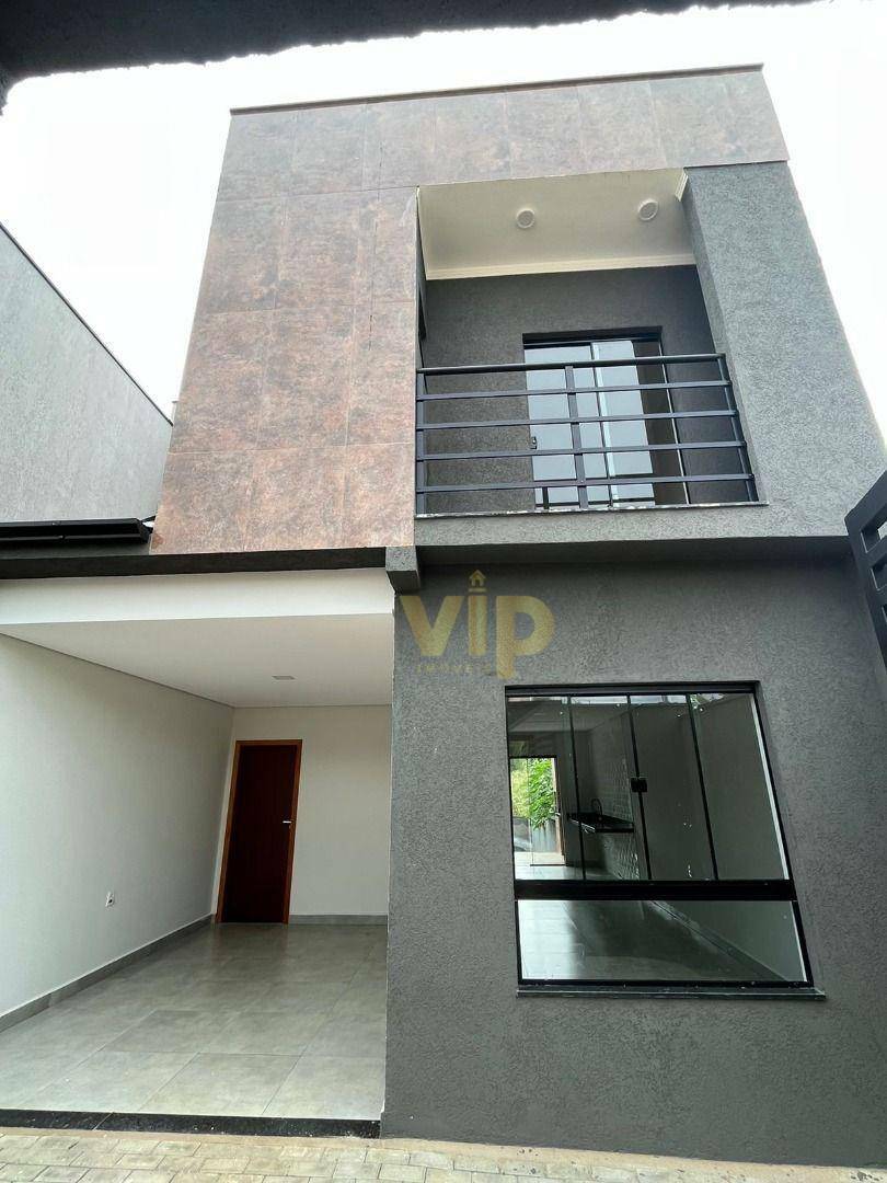 Casa à venda com 3 quartos, 131m² - Foto 1