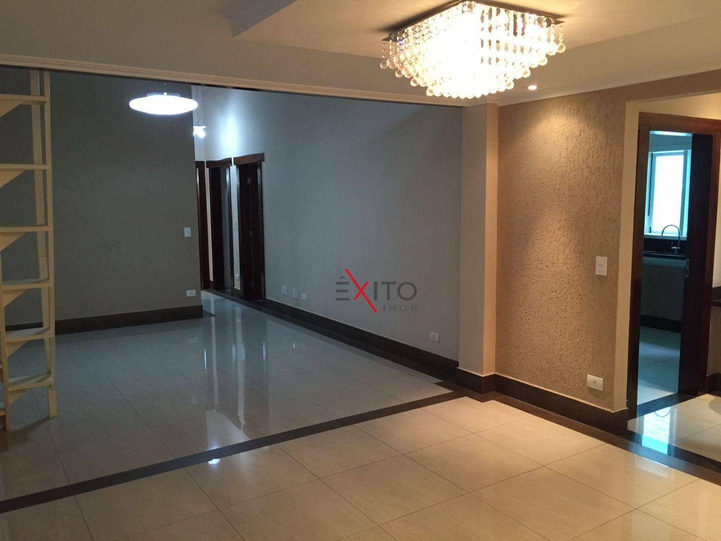 Casa de Condomínio à venda com 3 quartos, 249m² - Foto 4