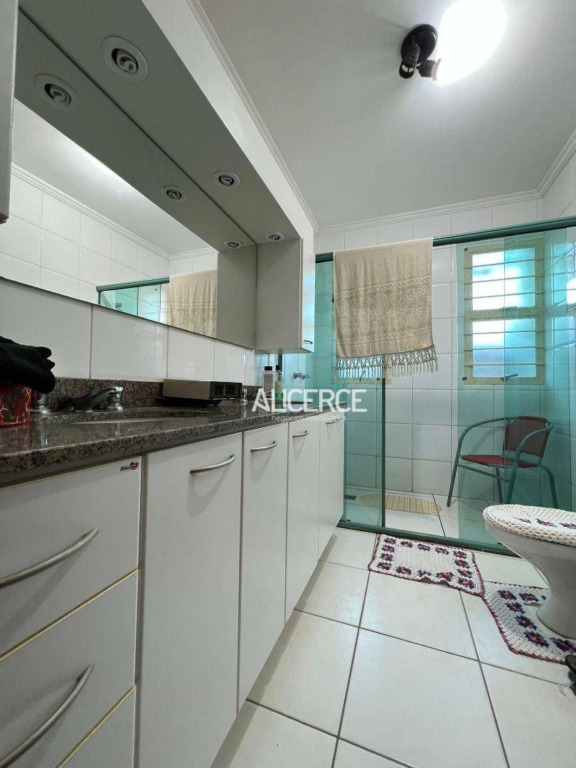 Apartamento à venda com 3 quartos, 180m² - Foto 7