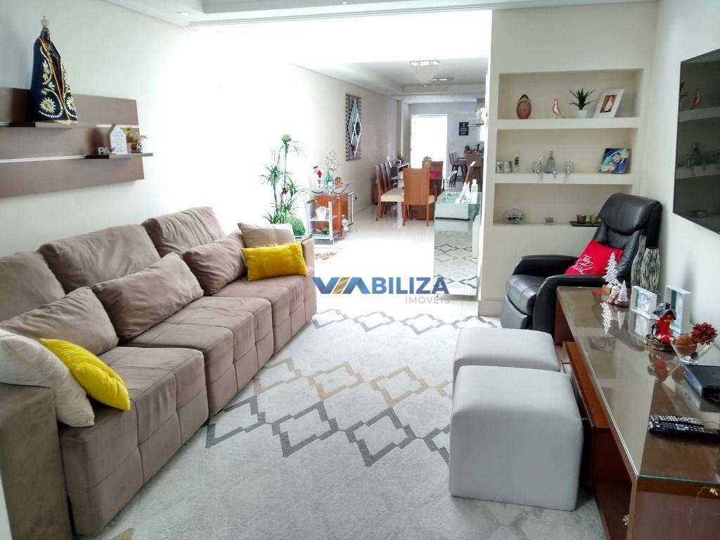 Casa à venda com 3 quartos, 226m² - Foto 2