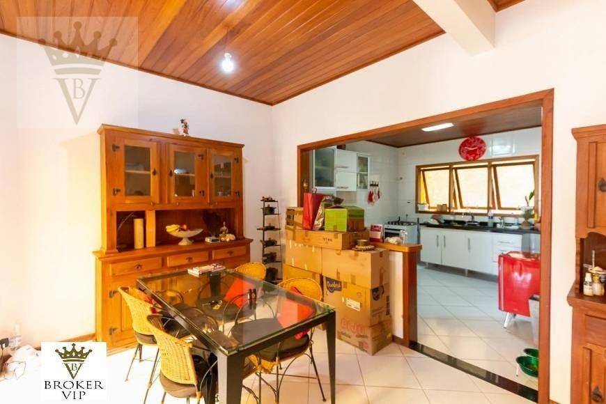 Casa à venda com 3 quartos, 240m² - Foto 8