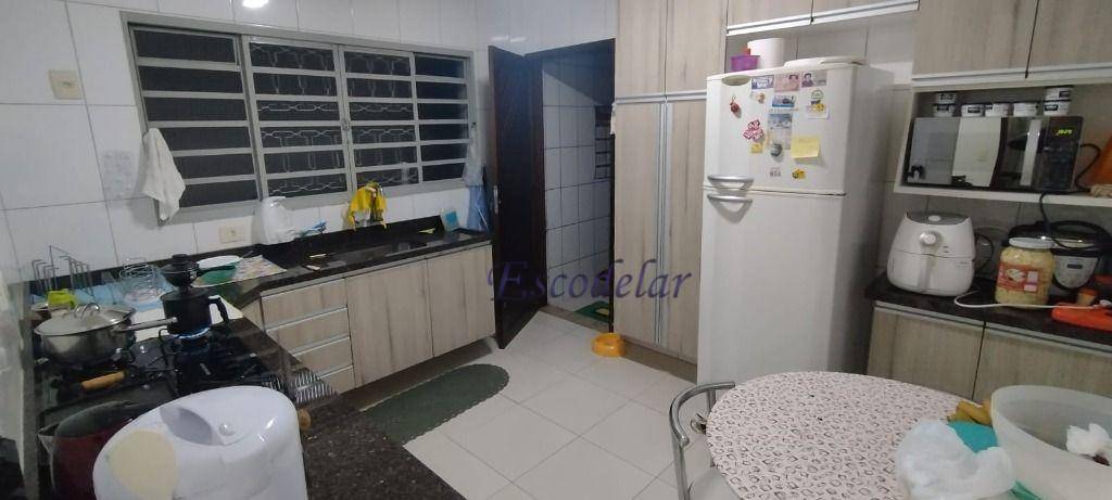 Sobrado à venda com 3 quartos, 209m² - Foto 2