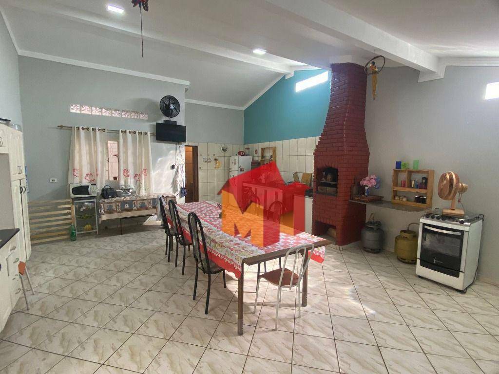 Casa à venda com 3 quartos, 240m² - Foto 1