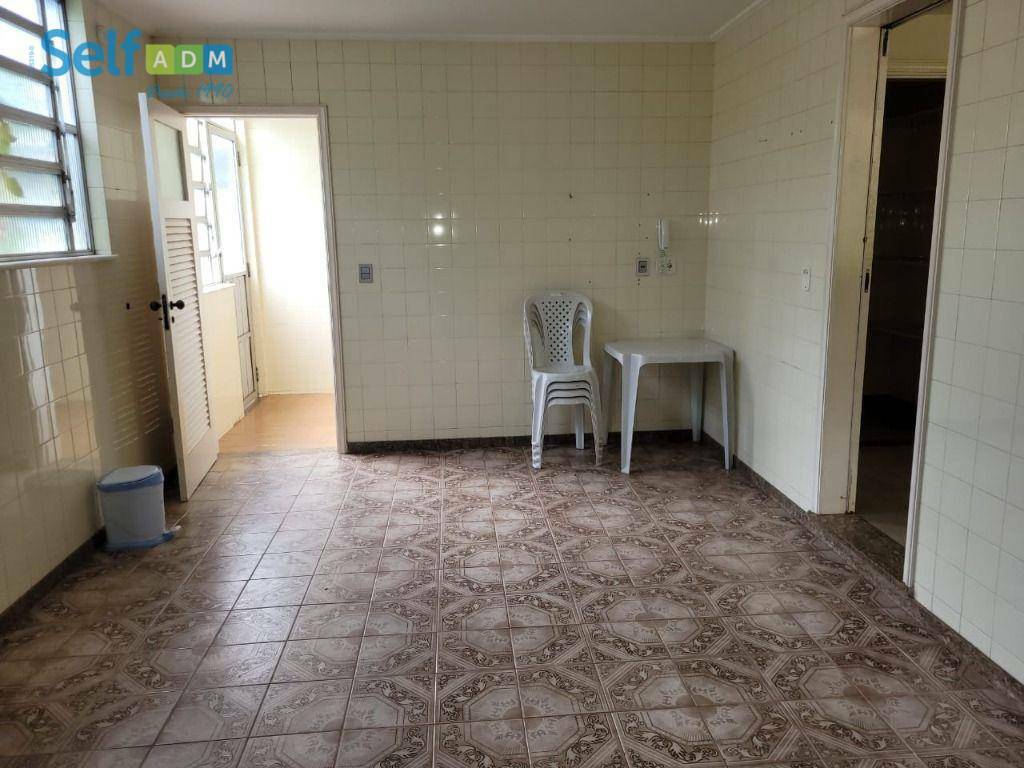 Casa para alugar com 4 quartos, 200m² - Foto 15