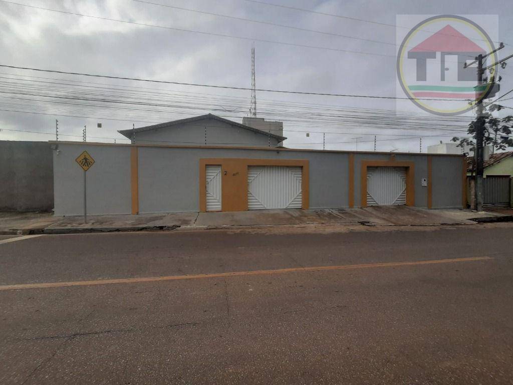 Casa para alugar com 3 quartos, 250m² - Foto 1