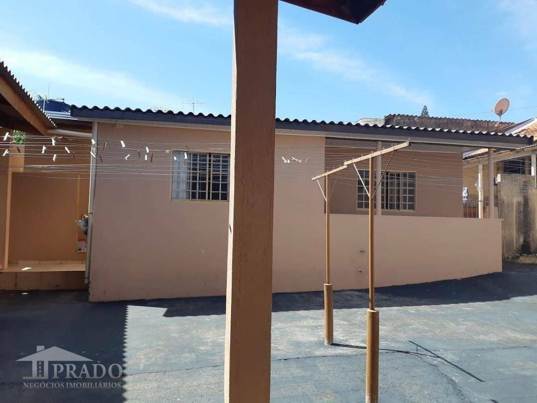 Casa à venda com 5 quartos, 200m² - Foto 2