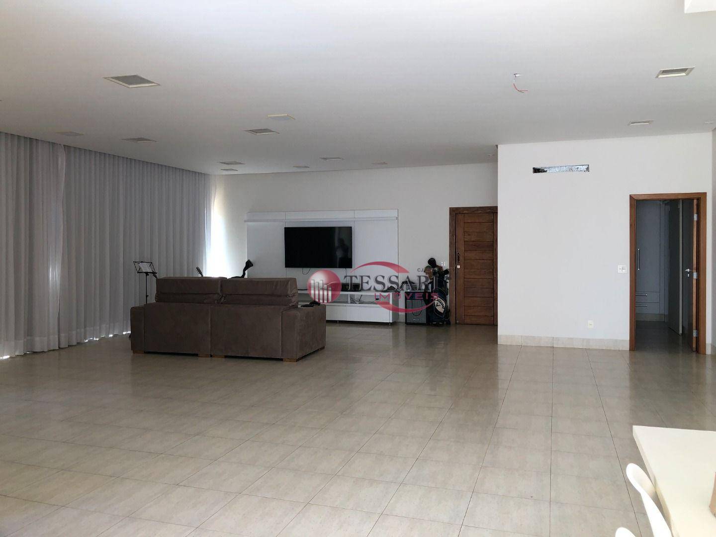 Casa para alugar com 3 quartos, 420m² - Foto 2