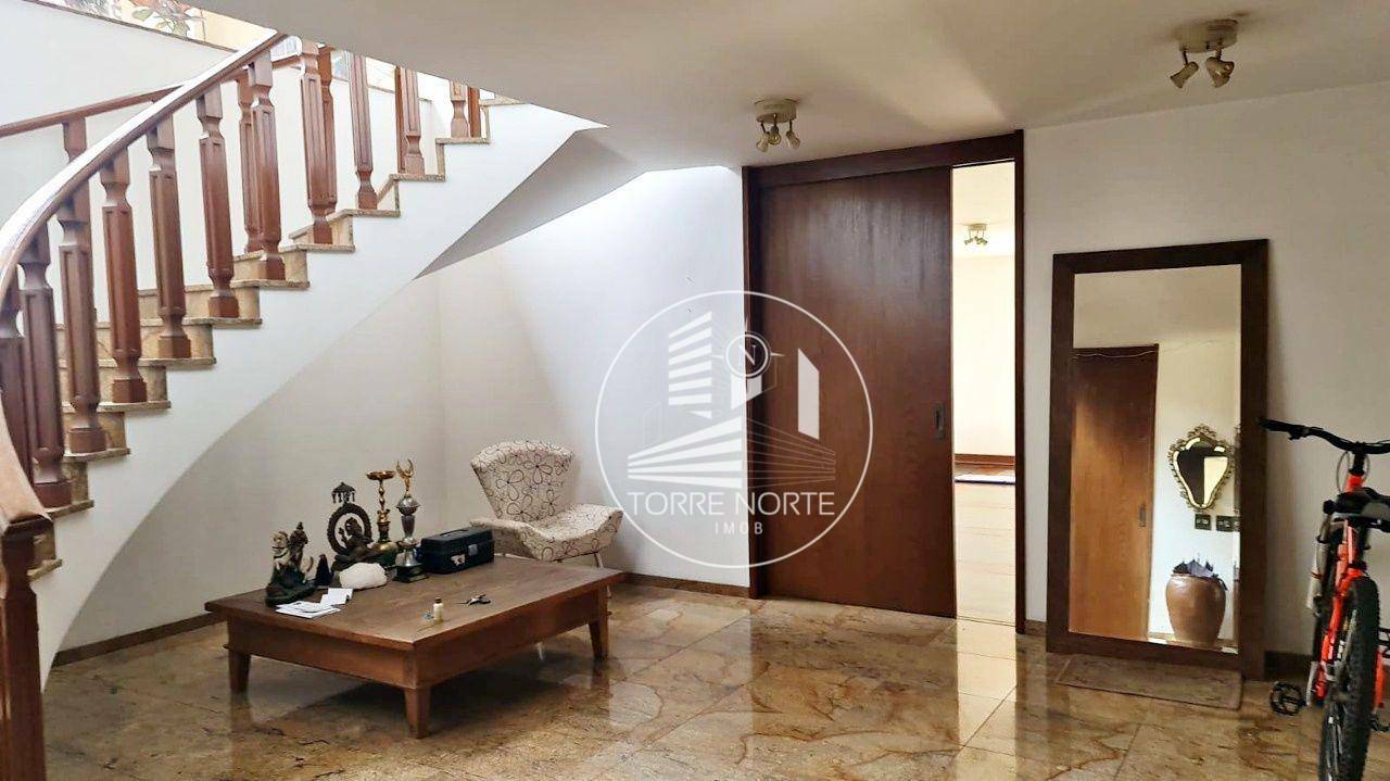 Casa à venda com 6 quartos, 822m² - Foto 2