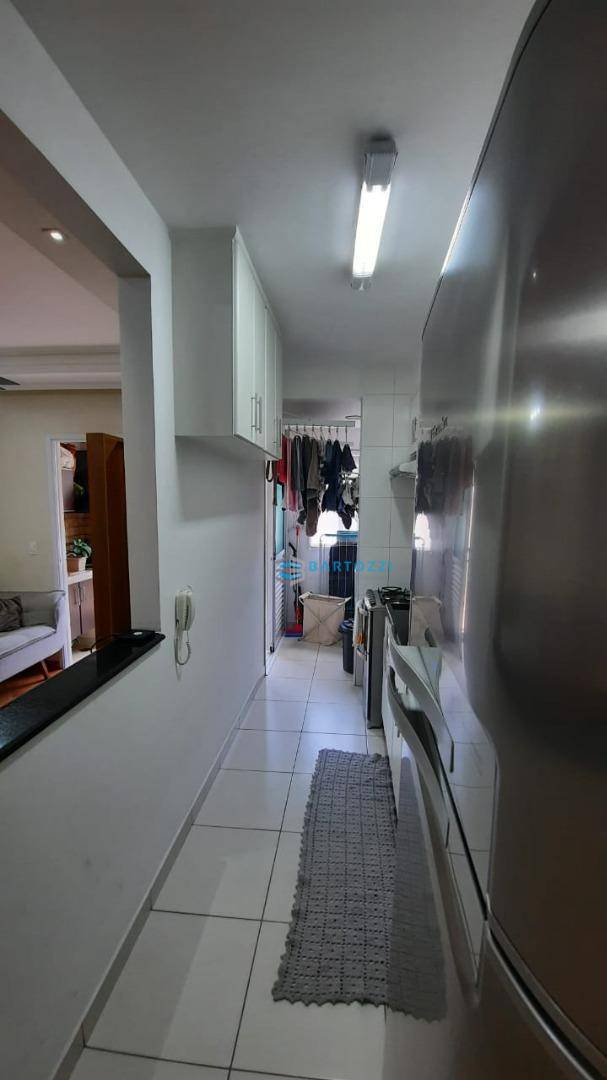 Apartamento à venda com 2 quartos, 65m² - Foto 2