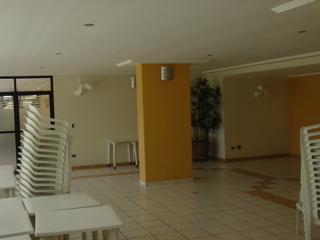 Apartamento à venda com 4 quartos, 200m² - Foto 2