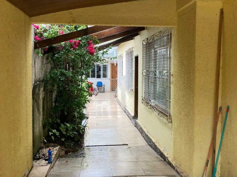 Casa à venda com 5 quartos, 200m² - Foto 3