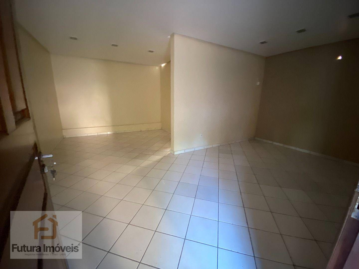 Casa para alugar com 3 quartos, 200m² - Foto 11