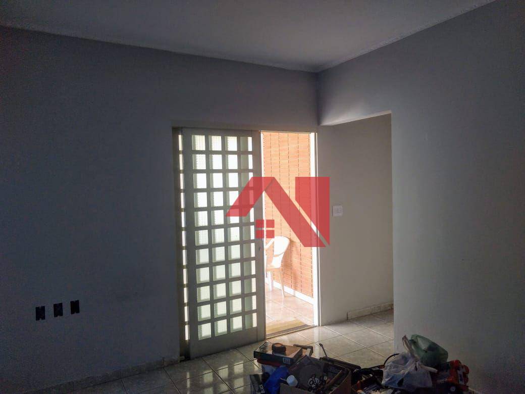 Casa à venda com 2 quartos, 160m² - Foto 2