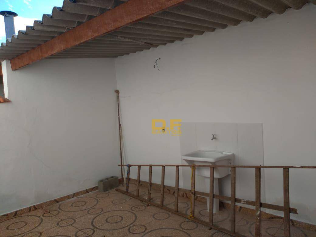 Casa à venda com 2 quartos, 70m² - Foto 5