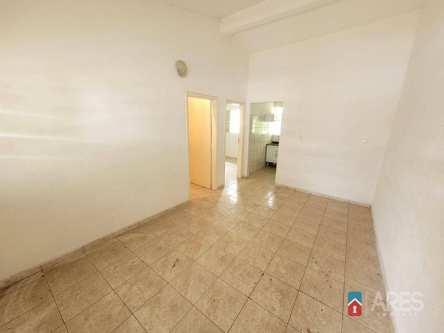 Casa à venda com 2 quartos, 140m² - Foto 1