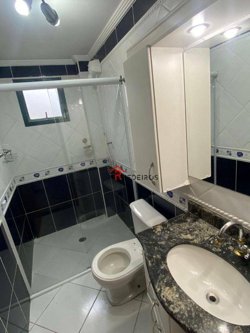 Apartamento para alugar com 3 quartos, 132m² - Foto 17