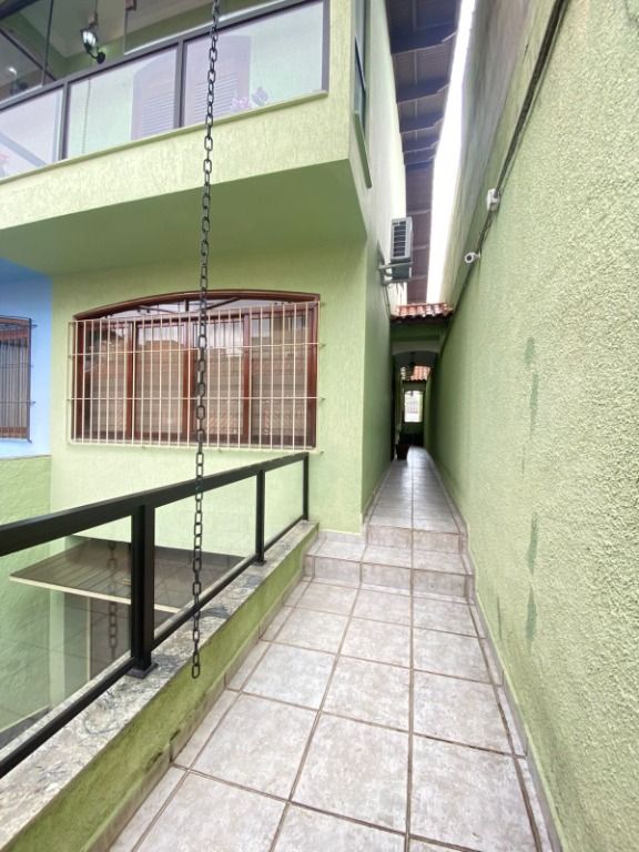 Sobrado à venda com 3 quartos, 300m² - Foto 1