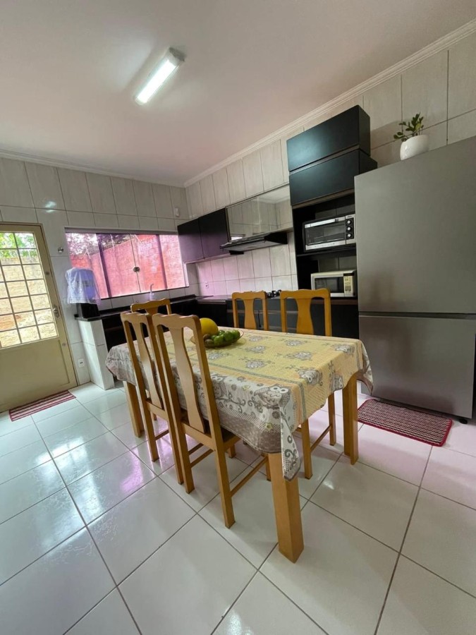 Casa à venda com 2 quartos, 120m² - Foto 2