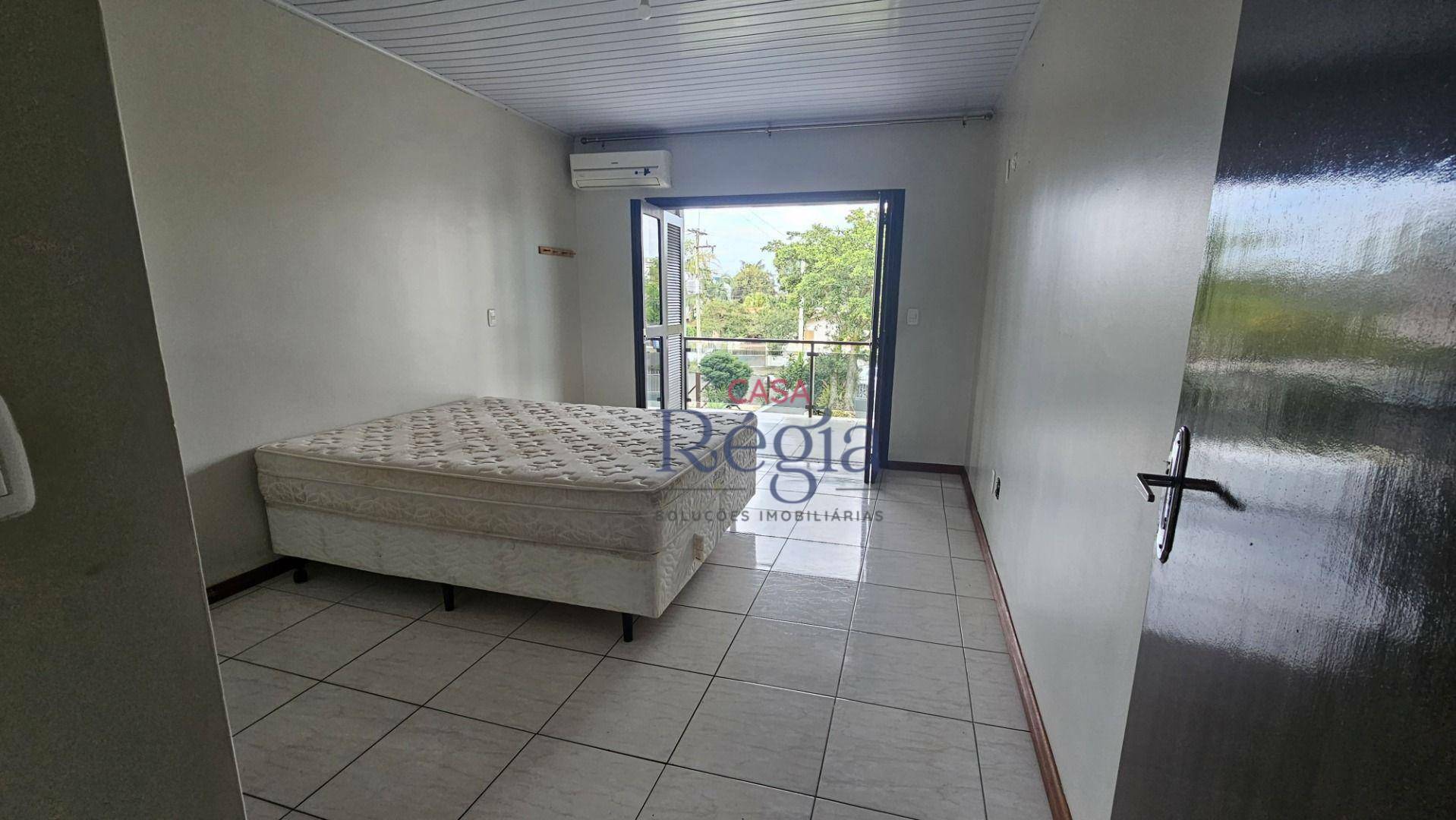 Casa à venda com 5 quartos, 220m² - Foto 35