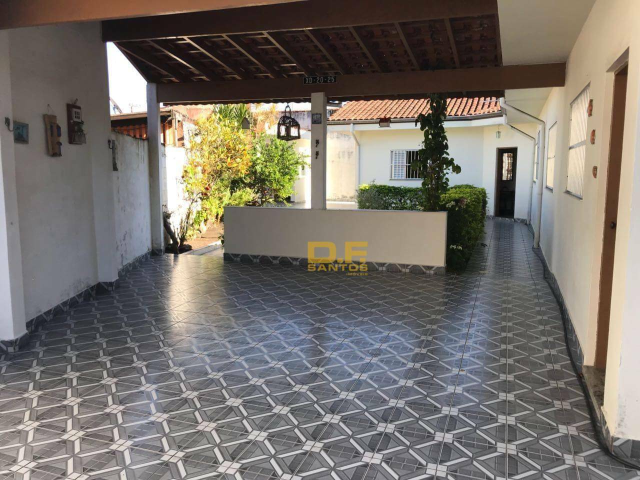 Casa à venda com 3 quartos, 138m² - Foto 1