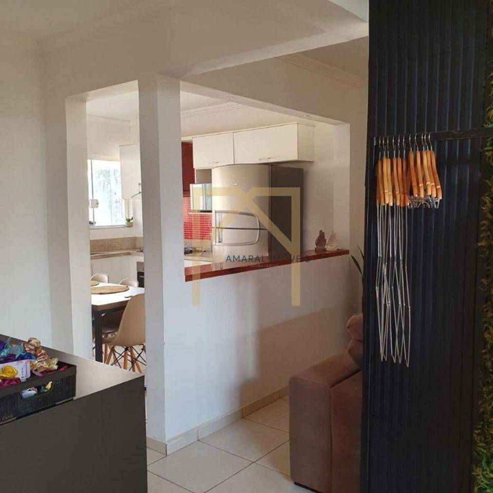 Casa à venda com 2 quartos, 210m² - Foto 3